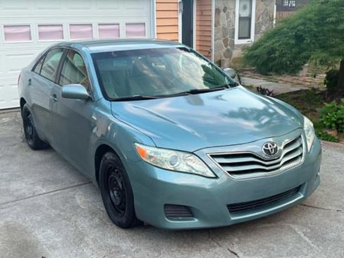 Used 2011 Toyota Camry LE FWD image 3