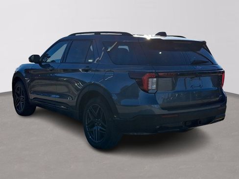 Certified 2025 Ford Explorer ST-Line w/ ST-Line Street Pack image 4