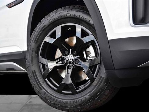 New 2026 Volkswagen Atlas Peak Edition image 3