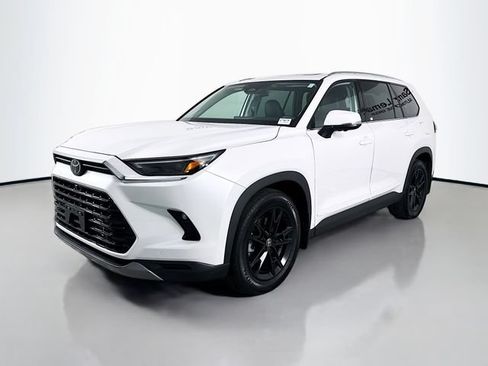 Used 2025 Toyota Grand Highlander AWD image 3