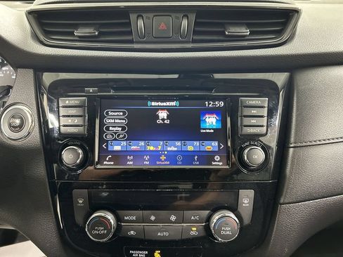 Used 2020 Nissan Rogue SV w/ Sun & Sound Touring Package AWD/4WD image 14