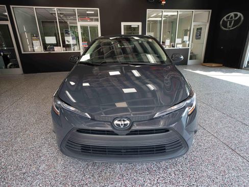 Used 2025 Toyota Corolla LE FWD image 6