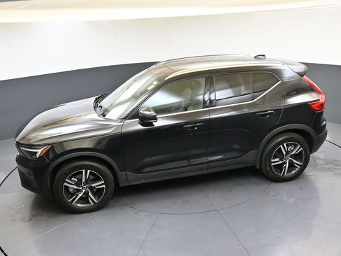 Certified 2025 Volvo XC40 B5 Core image 37