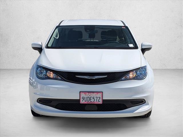 Used 2023 Chrysler Voyager LX FWD image 2