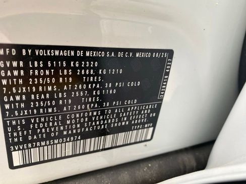 Used 2025 Volkswagen Tiguan SE image 14