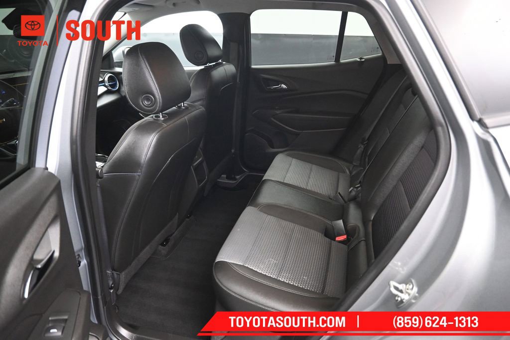 Used 2025 Chevrolet Trax LT w/ LT Convenience Package FWD image 10