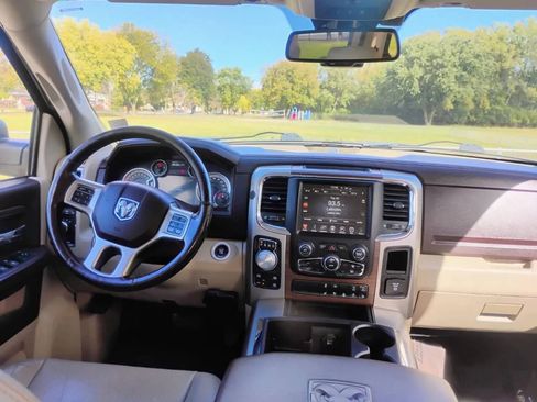 Used 2015 RAM 1500 Laramie w/ Convenience Group image 10