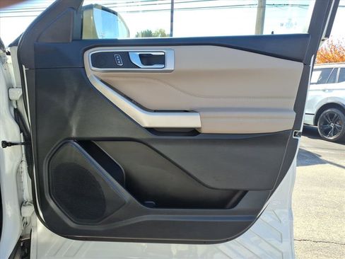 Certified 2022 Ford Explorer XLT w/ Equipment Group 202A image 17