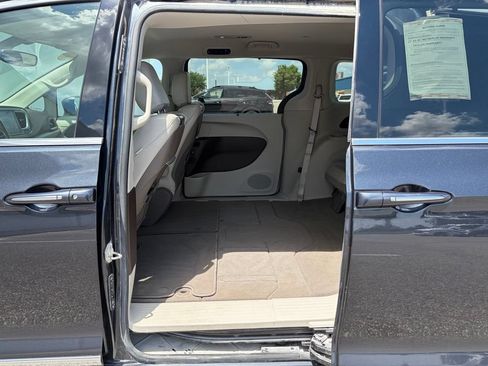 Used 2020 Chrysler Pacifica Touring-L Plus FWD image 15