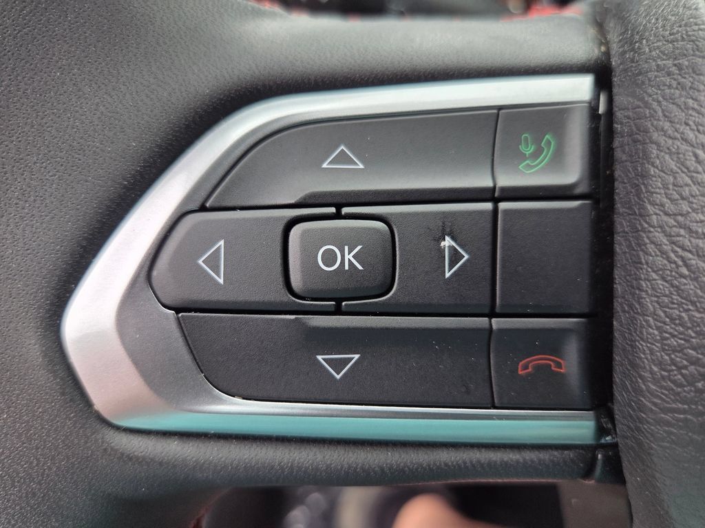 Used 2023 Jeep Compass Trailhawk w/ Trailhawk Convenience Group AWD/4WD image 18