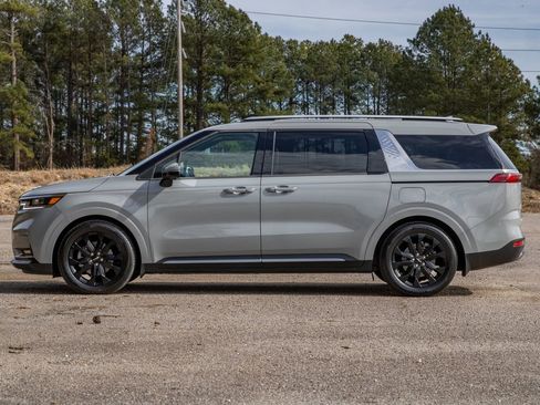 Used 2024 Kia Carnival SX Prestige image 9