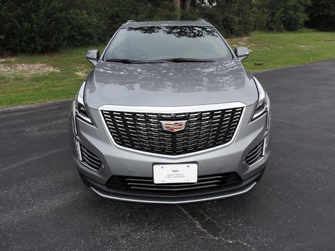 Used 2025 Cadillac XT5 Premium Luxury FWD image 2