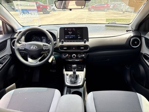 Used 2023 Hyundai Kona SE AWD/4WD image 7