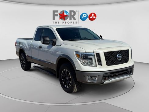 Used 2018 Nissan Titan PRO-4X w/ Pro-4x Convenience Package AWD/4WD image 7