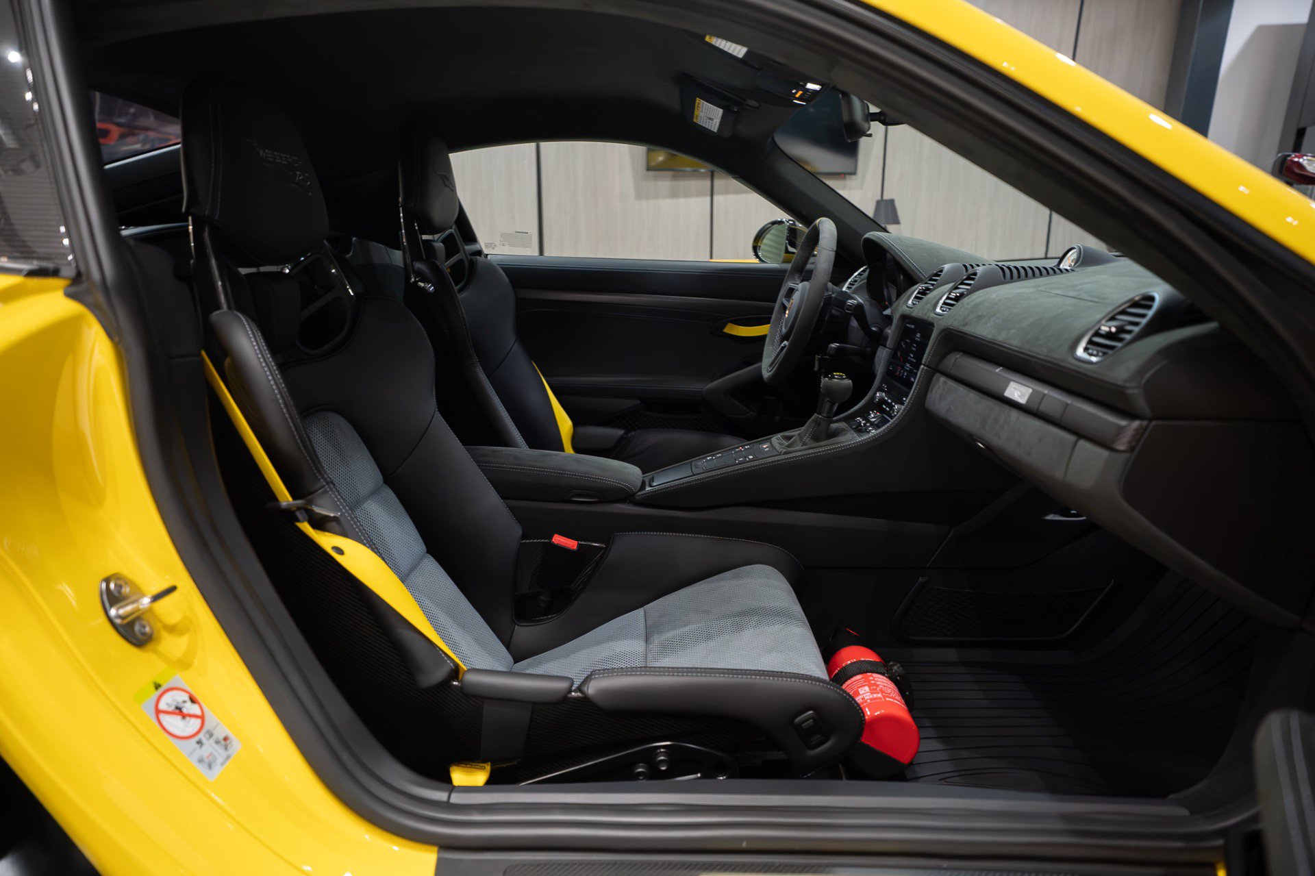 Used 2024 Porsche 718 Cayman GT4 RS RWD image 22