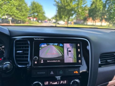 Used 2018 Mitsubishi Outlander SEL AWD/4WD image 42