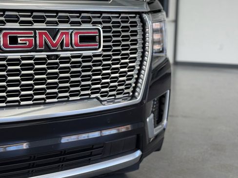 Used 2021 GMC Yukon Denali w/ Denali Premium Package image 11