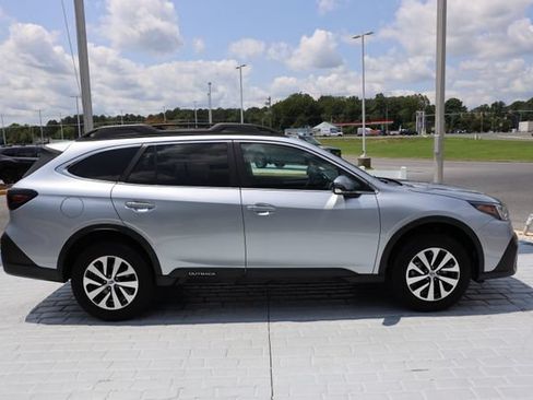 Certified 2022 Subaru Outback Premium w/ Tech Package 1 AWD/4WD image 6