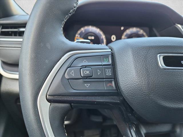Used 2023 Jeep Grand Cherokee Altitude AWD/4WD image 30