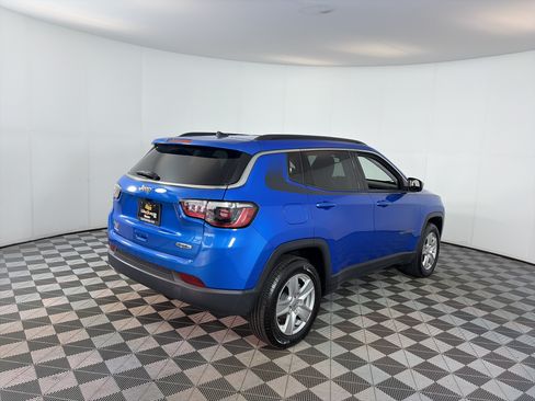 Used 2022 Jeep Compass Latitude w/ Mopar Graphics Package AWD/4WD image 10