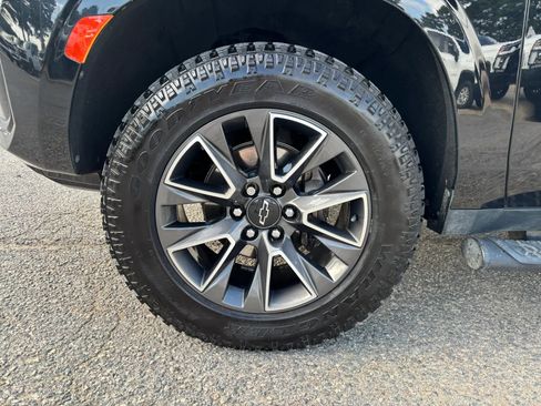 Used 2021 Chevrolet Suburban Z71 w/ Z71 Off-Road Package AWD/4WD image 10