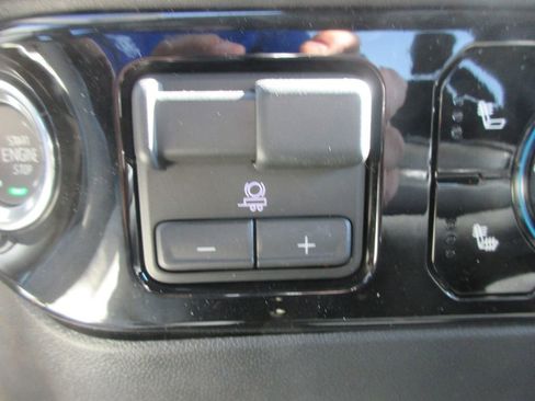 New 2026 GMC Sierra 2500 SLE w/ SLE Value Package; image 19