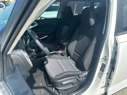 Used 2022 Kia Soul LX FWD image 12
