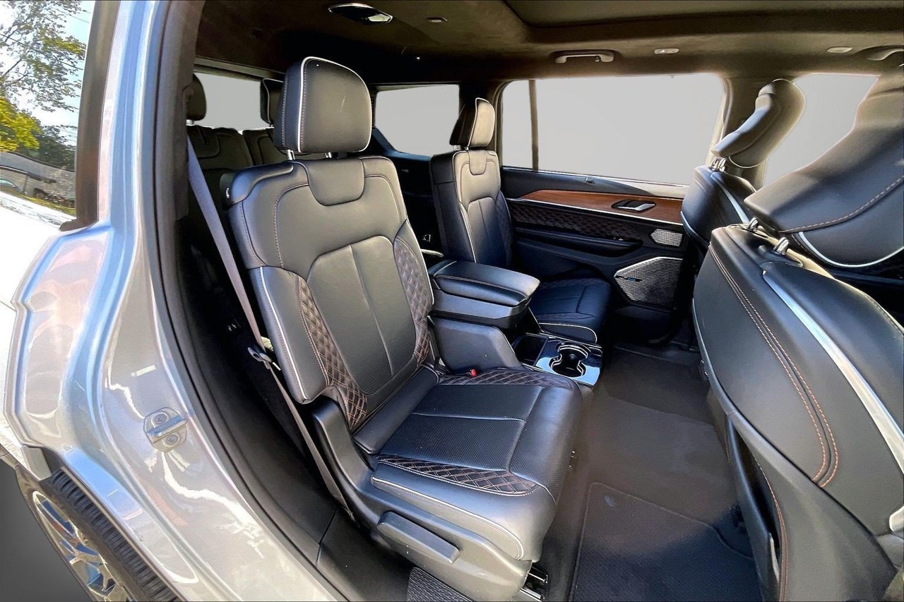 Used 2023 Jeep Grand Cherokee L Summit AWD/4WD image 25