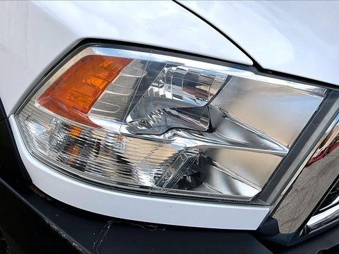 Used 2018 RAM 2500 Tradesman w/ Chrome Appearance Group image 31