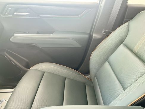 Used 2025 GMC Acadia AT4 w/ Luxury Package AWD/4WD image 10