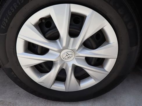 Used 2017 Toyota Corolla L FWD image 39