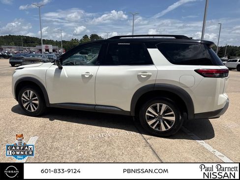 Used 2022 Nissan Pathfinder SL AWD/4WD image 11