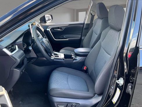 Used 2025 Toyota RAV4 XLE AWD/4WD image 25