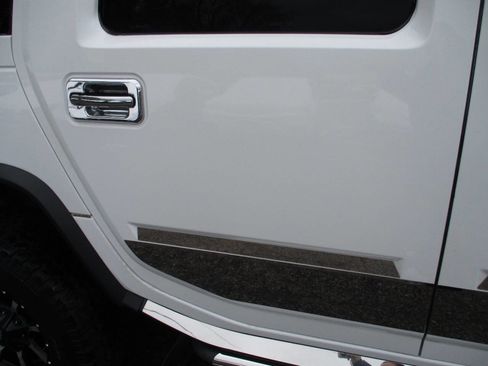 Used 2004 HUMMER H2 w/ Preferred Equipment Group image 20