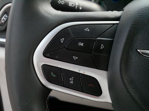 Used 2023 Chrysler Pacifica Touring-L FWD image 26