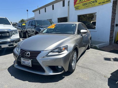 Used 2016 Lexus IS 200t RWD image 9
