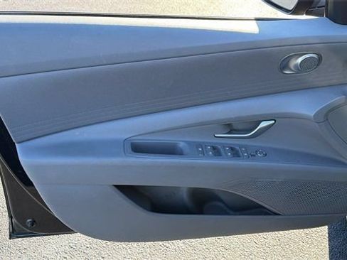 Used 2025 Hyundai Elantra Hybrid FWD image 14