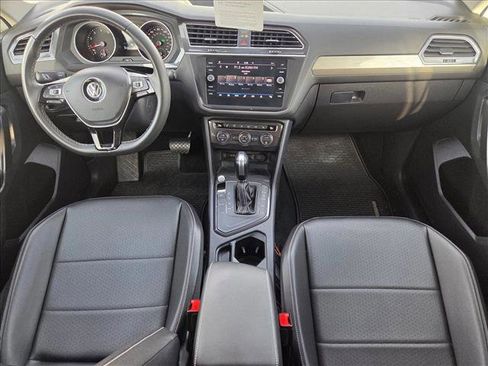 Certified 2021 Volkswagen Tiguan SE w/ Panoramic Sunroof Package image 16