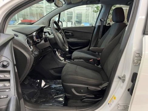 Used 2020 Chevrolet Trax LS w/ Tint and Cruise Package AWD/4WD image 20