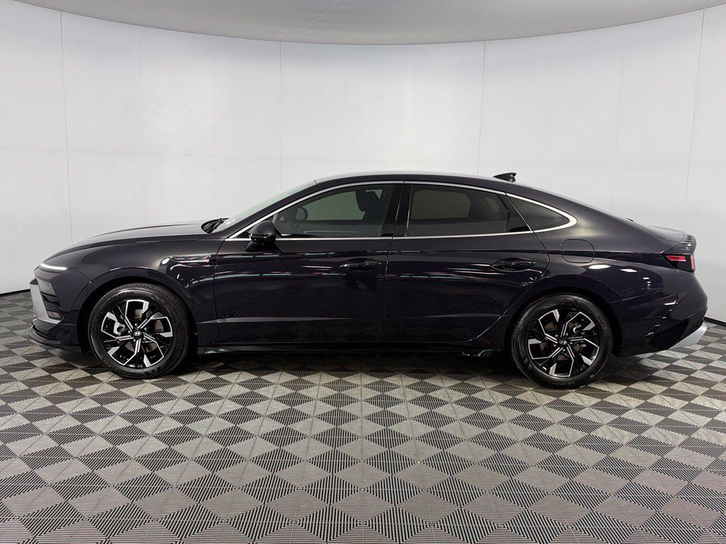 Used 2025 Hyundai Sonata SEL FWD image 10
