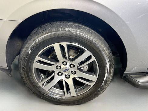 Used 2024 Ford Expedition Limited image 13