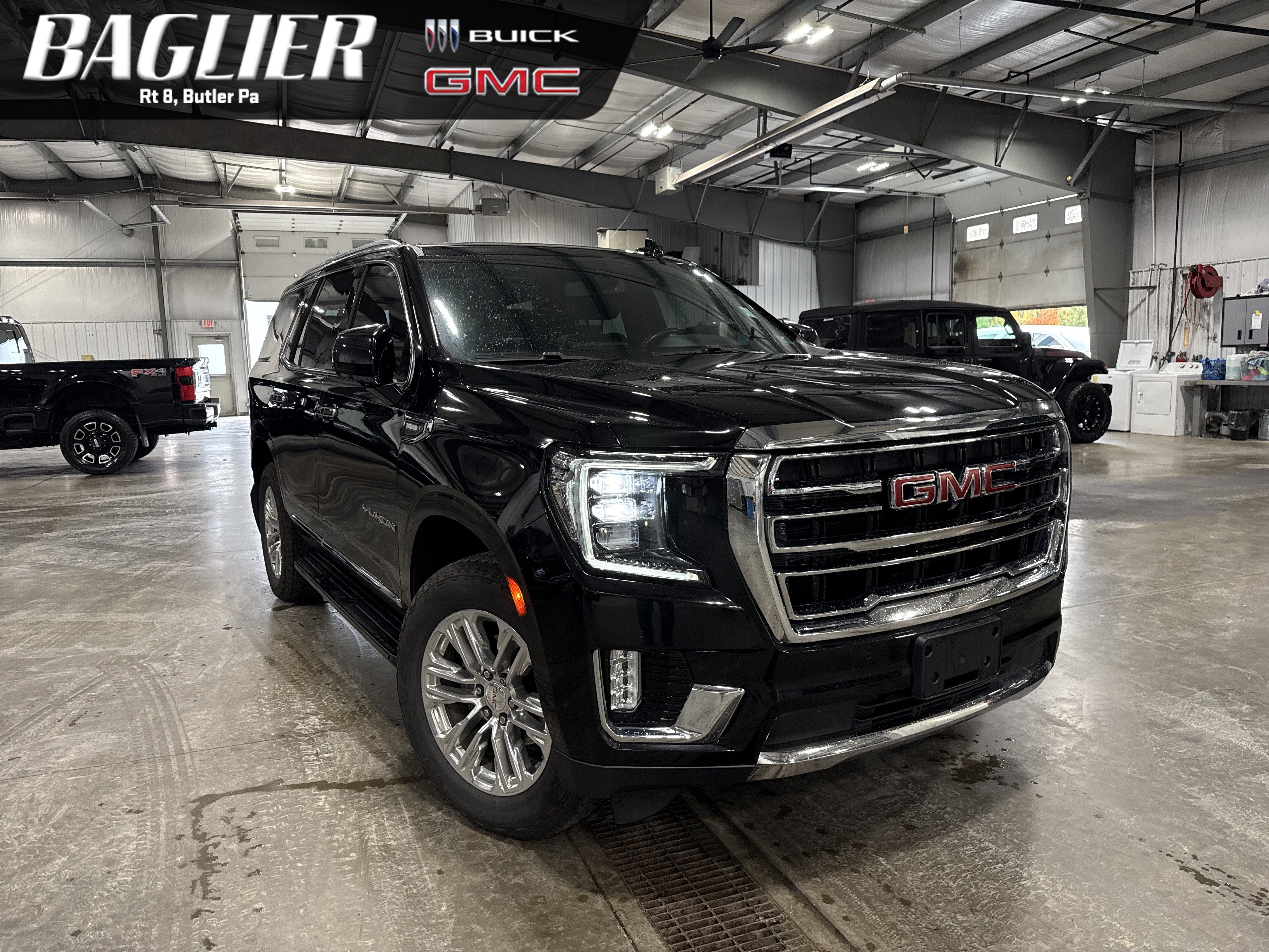 Used 2022 GMC Yukon SLT w/ SLT Luxury Package AWD/4WD image 1