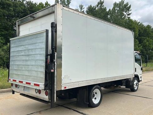 Used 2018 Isuzu NPR RWD image 8