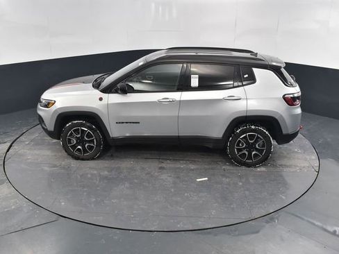 Used 2024 Jeep Compass Trailhawk image 36