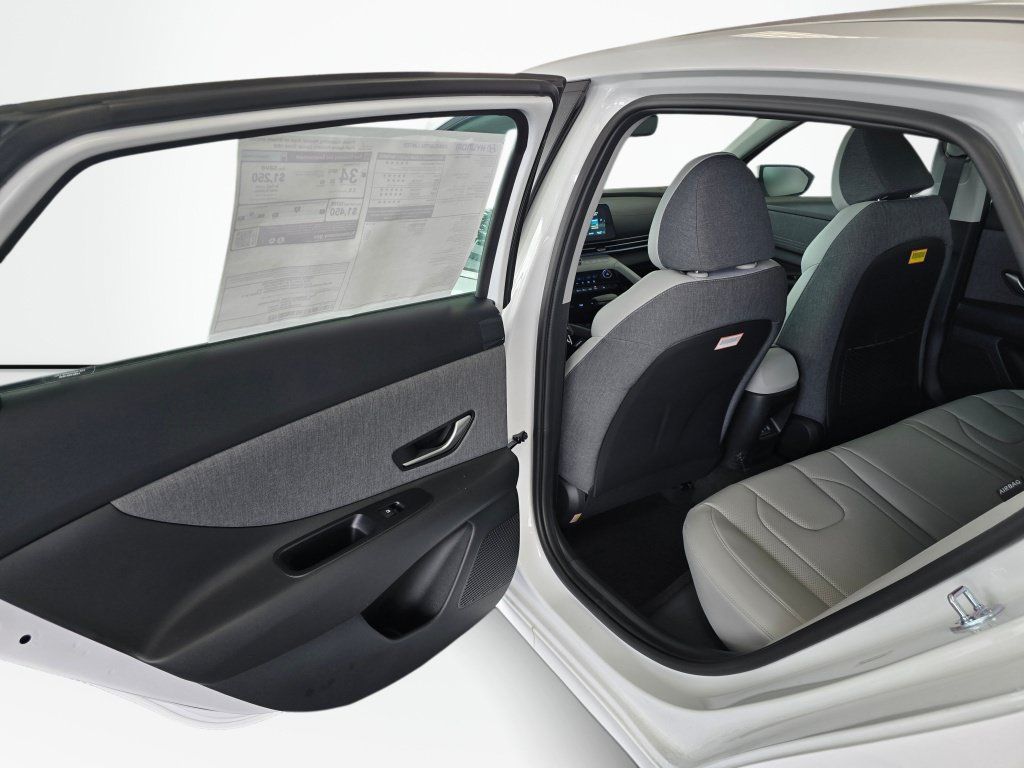 New 2026 Hyundai Elantra Limited FWD image 33