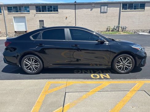 Certified 2023 Kia Forte GT-Line FWD image 4