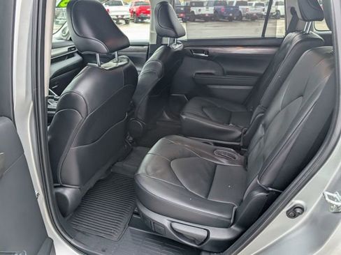 Used 2023 Toyota Highlander Limited image 19