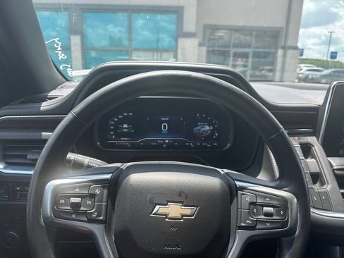 Used 2023 Chevrolet Suburban Premier AWD/4WD image 21