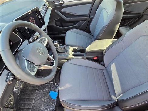 New 2026 Volkswagen Jetta SE FWD image 4