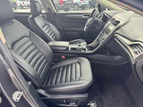 Used 2020 Ford Fusion SEL image 12